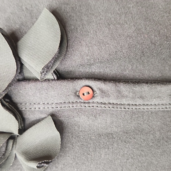 ELLE Women's Black Button Front V-Neck Rose Bud Detail Cardigan Sweater Size XS - Picture 4 of 11